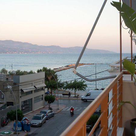 شقة Infinity Blue Next To The Sea كالاماتا المظهر الخارجي الصورة
